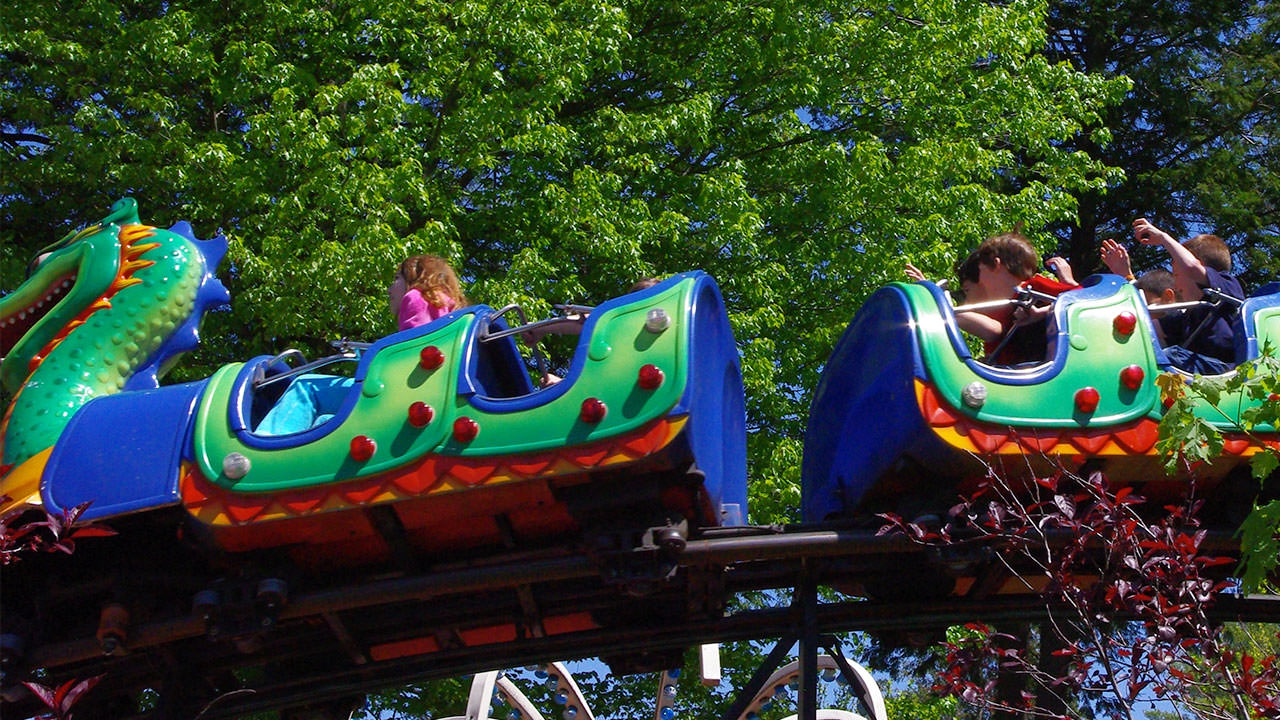 Atracción familiar Kiddie Dragon Coaster en Canobie Lake Park