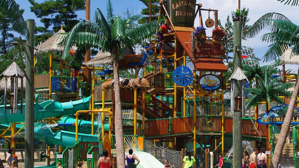 Parque acuático Castaway Island en el lago Canobie